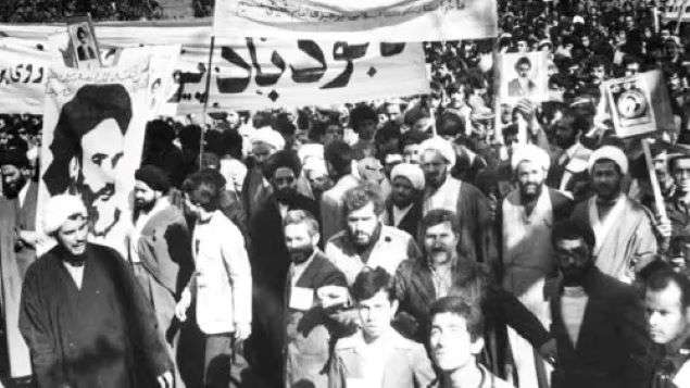 مقابله با دژخیمان رژیم از پشت بام